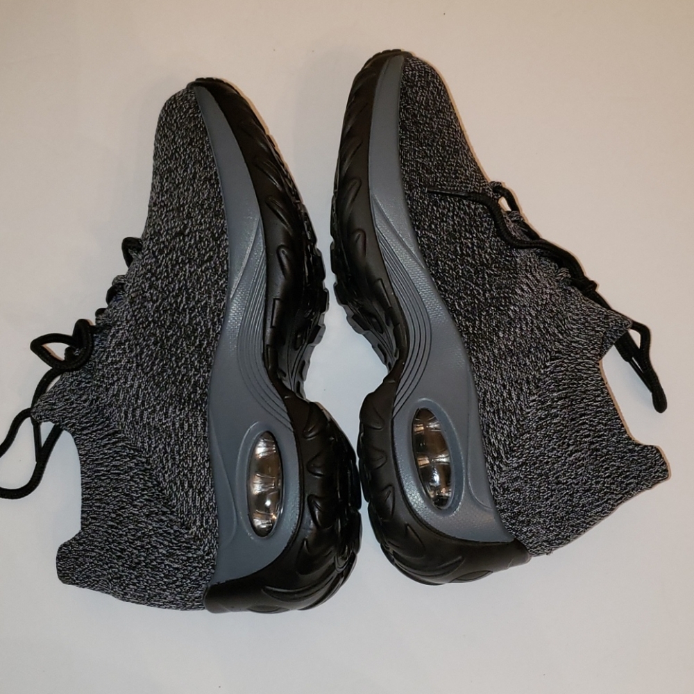 New Sneaker - Picture 3 of 5